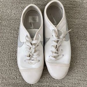 Lightly worn white leather Nike Flash shoe.